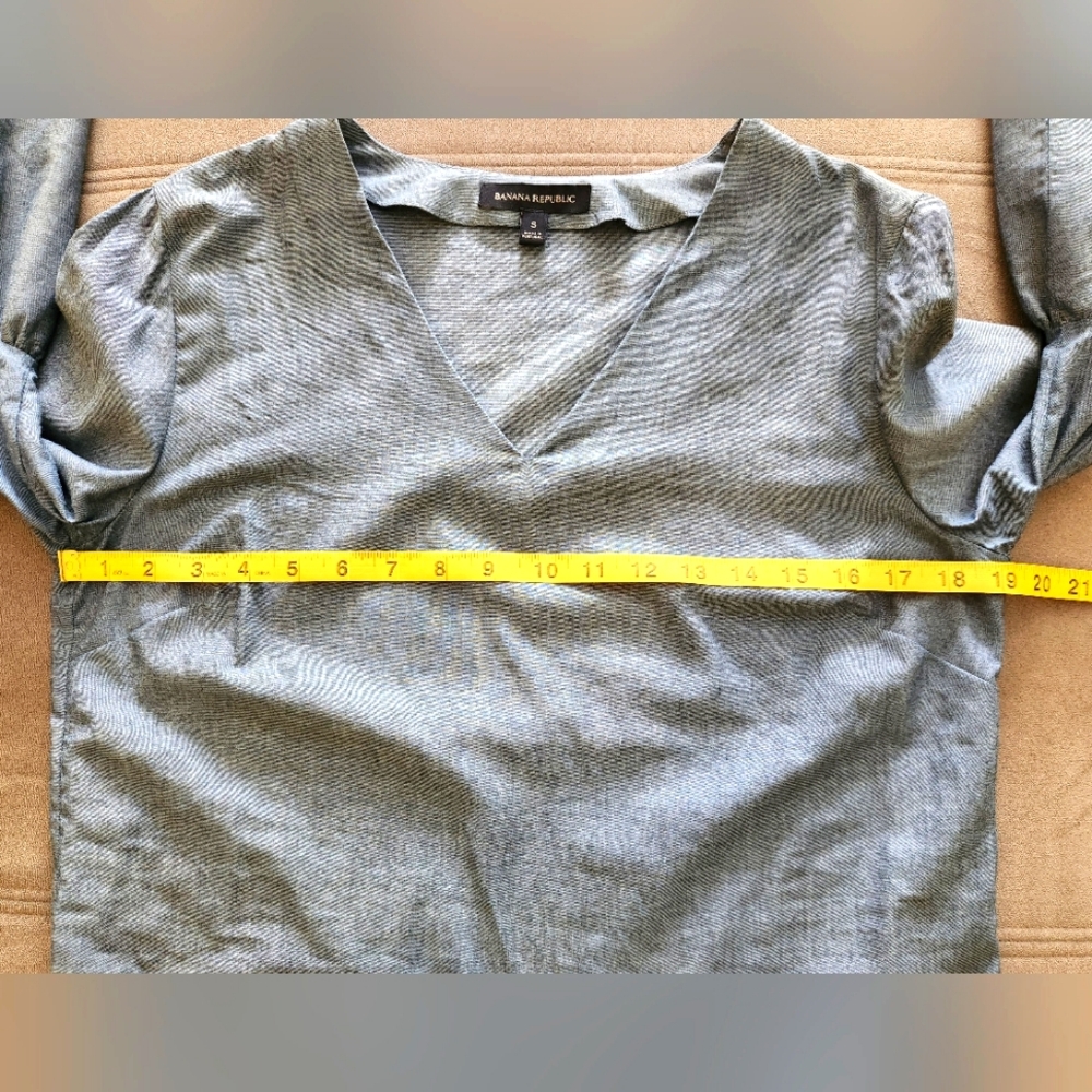 Banana Republic Cotton 3/4 Bell Sleeve V-Neck Blouse -CHAMBRAY -SMALL - Picture 7 of 8
